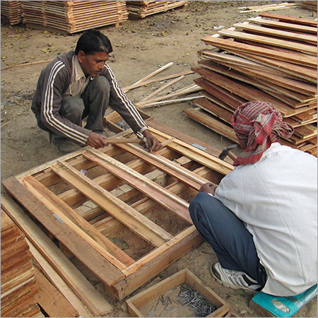 Industrial wooden pallets manufacturing
